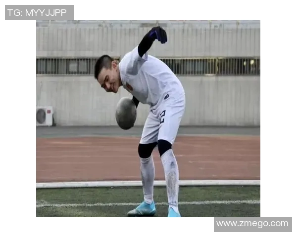 业余球员勇敢挑战足球明星展现激情与梦想的碰撞之旅